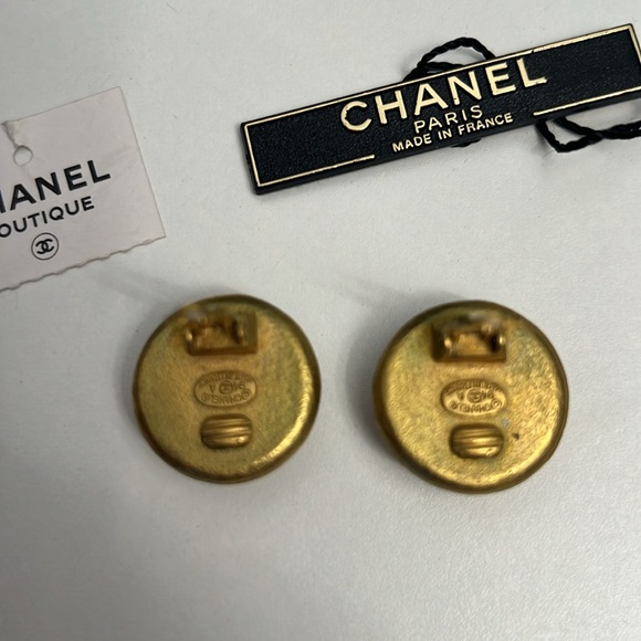 CHANEL GOLD BLACK Frog Earrings Clip ons Size 7/8” - Picture 8 of 12